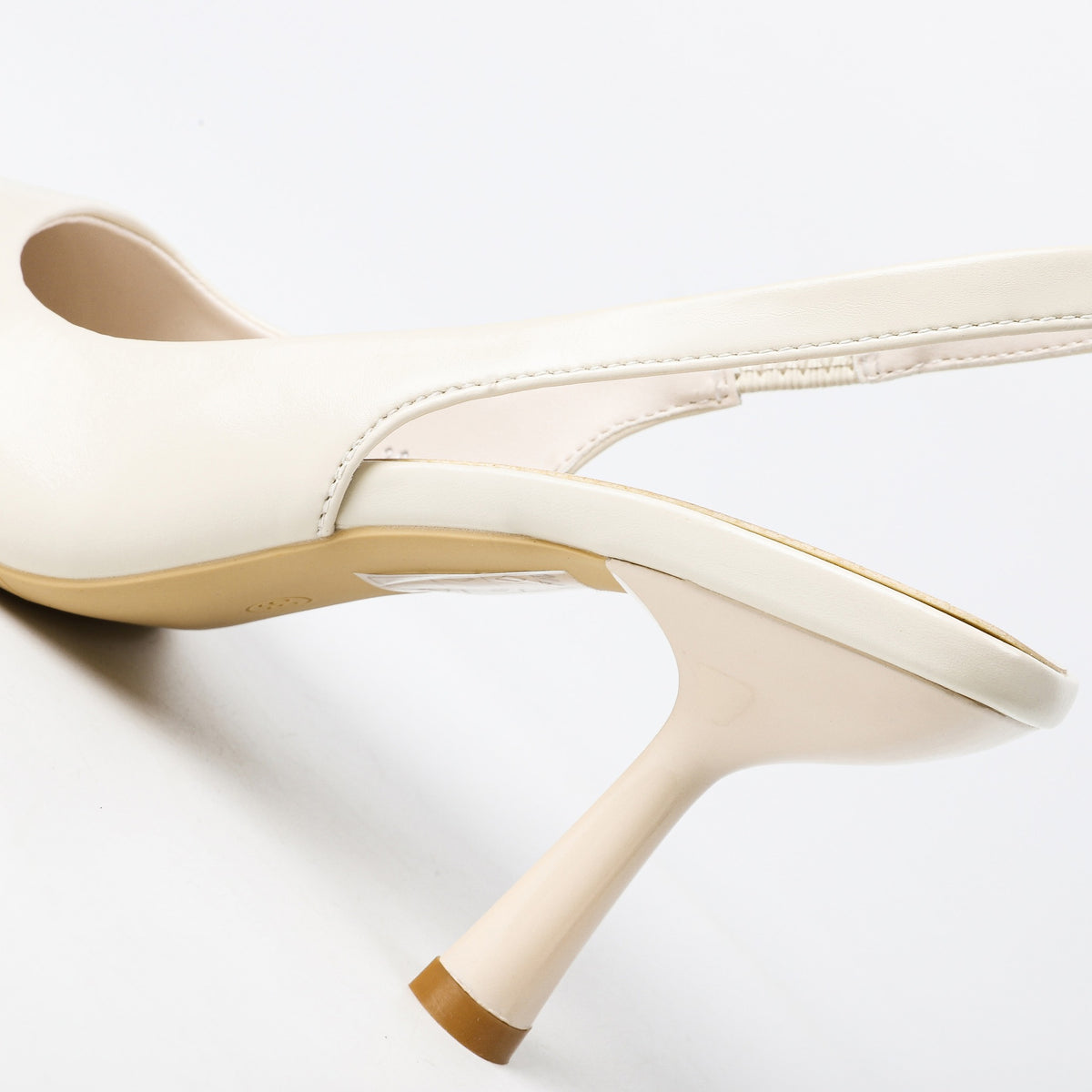 Off-White pointed-toe upper detail