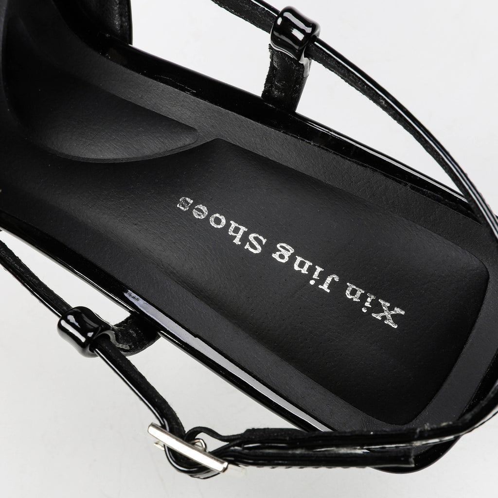 Black patent slingback pumps detail view 2
