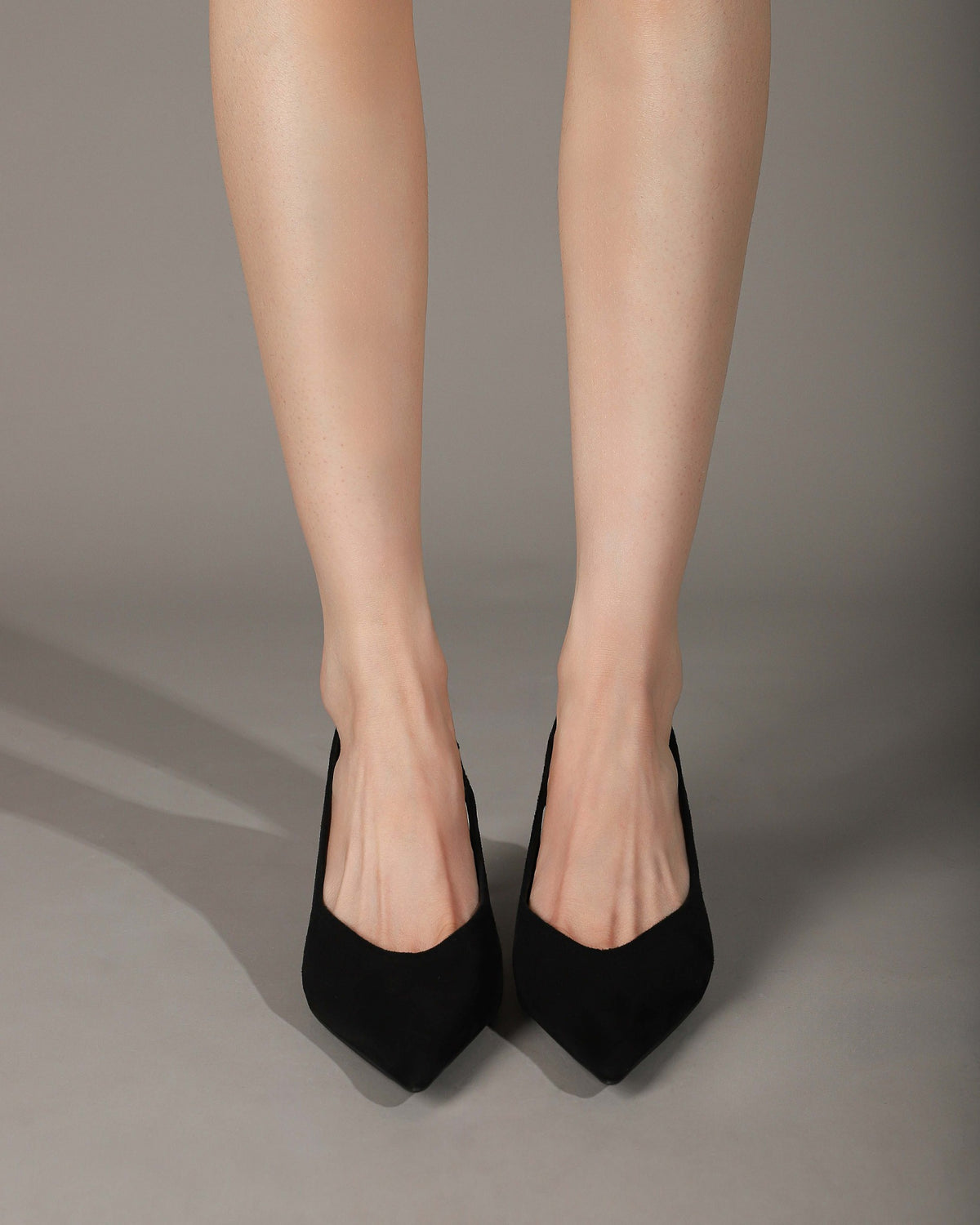 Black 623-12 on-foot photo 1