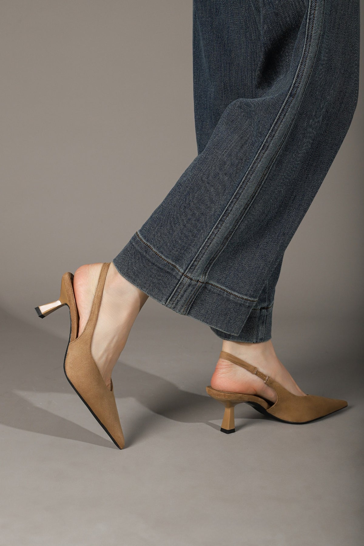 Brown 623-12 on-foot photo 3