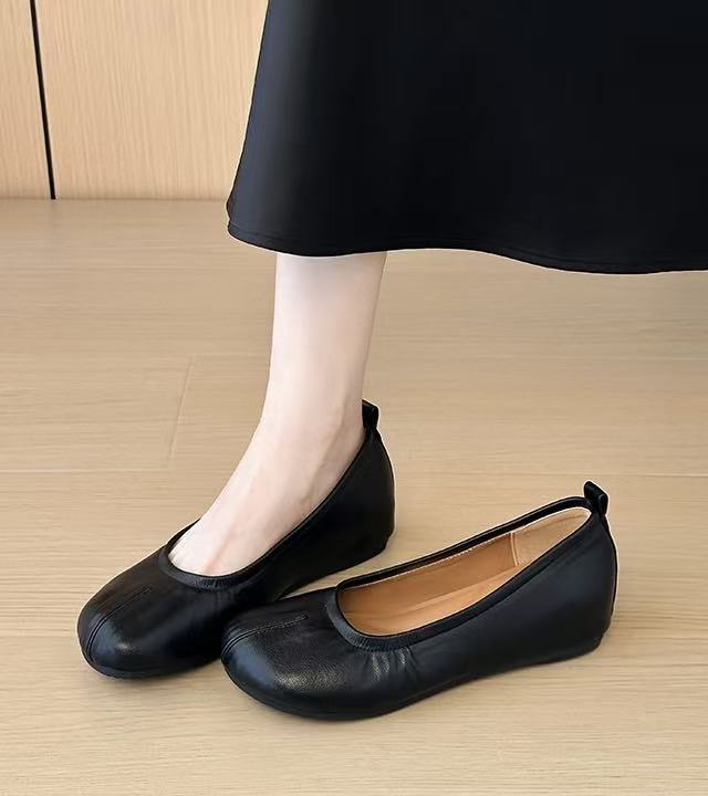Black 727-1 On-foot photo 1