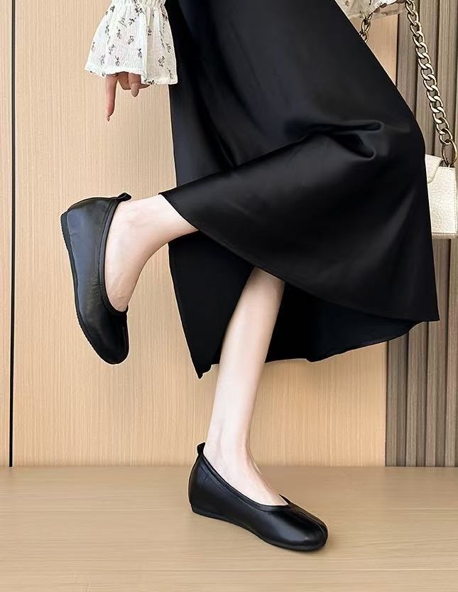 Black 727-1 On-foot photo 2