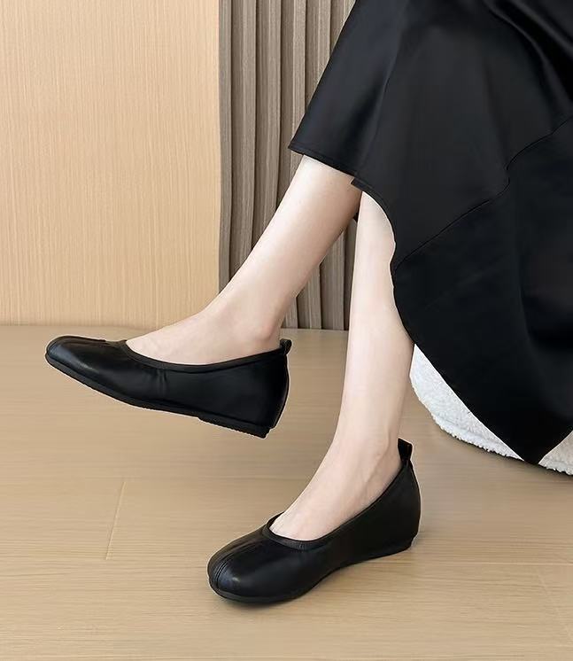 Black 727-1 On-foot photo 3