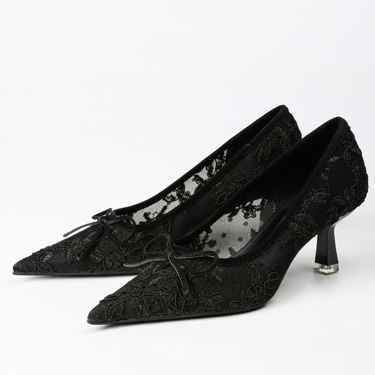 Black pumps - white background 1
