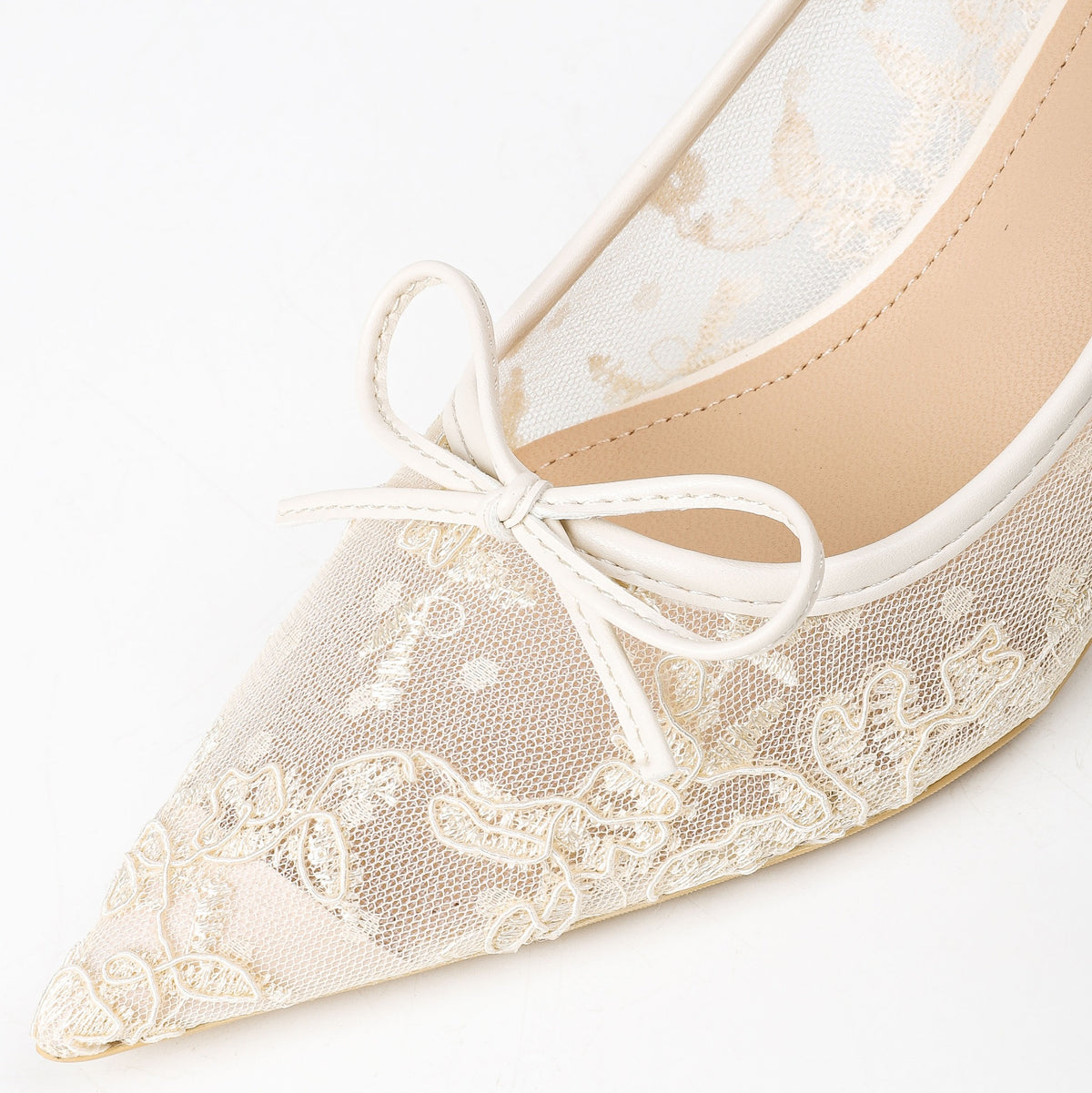 White pumps - detail 4