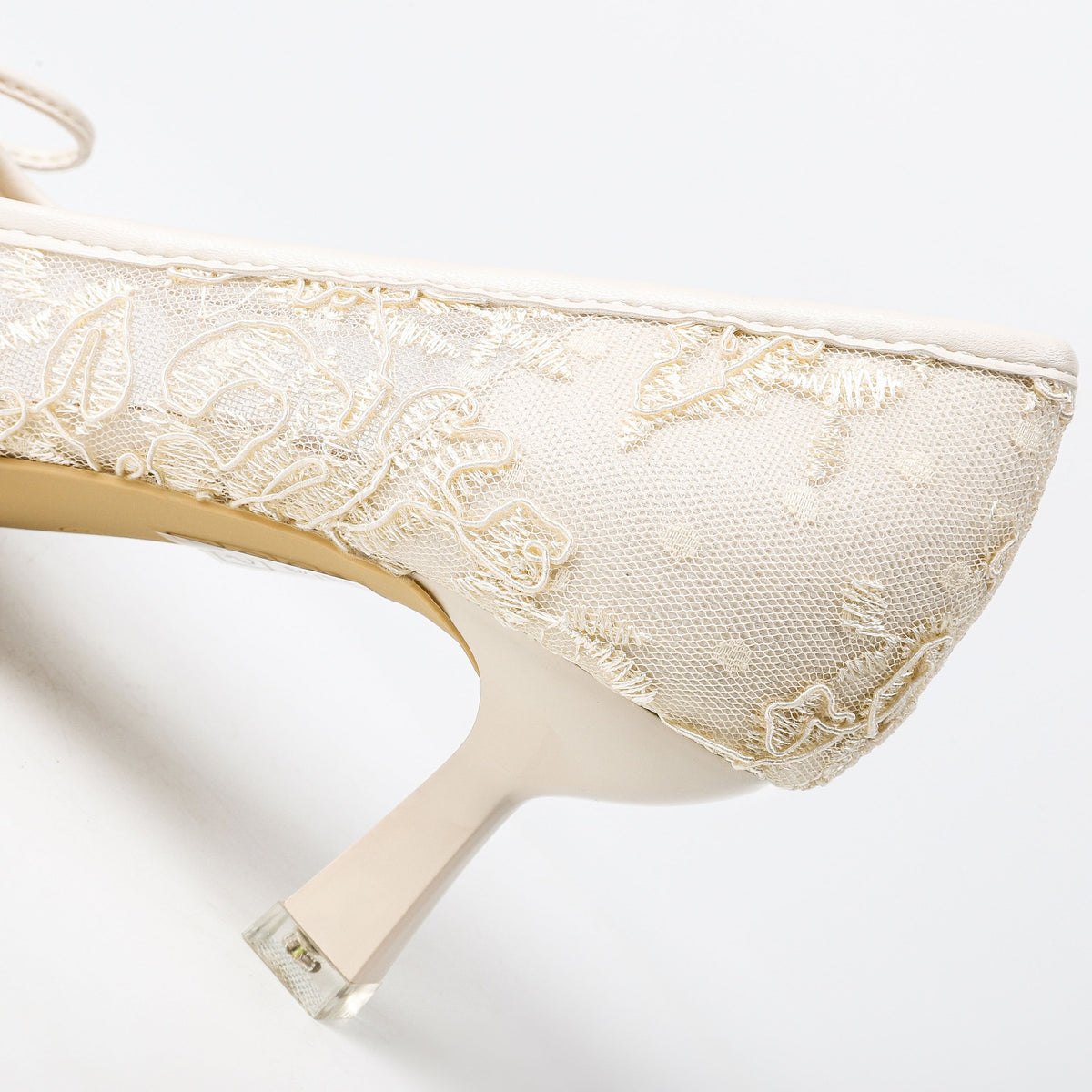 White pumps - detail 5