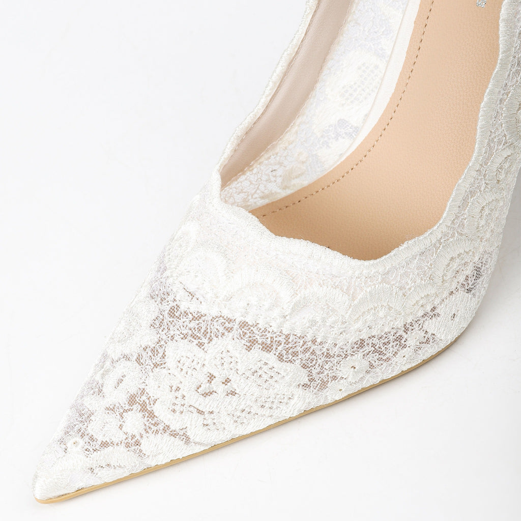 Ivory floral lace pointed toe detail