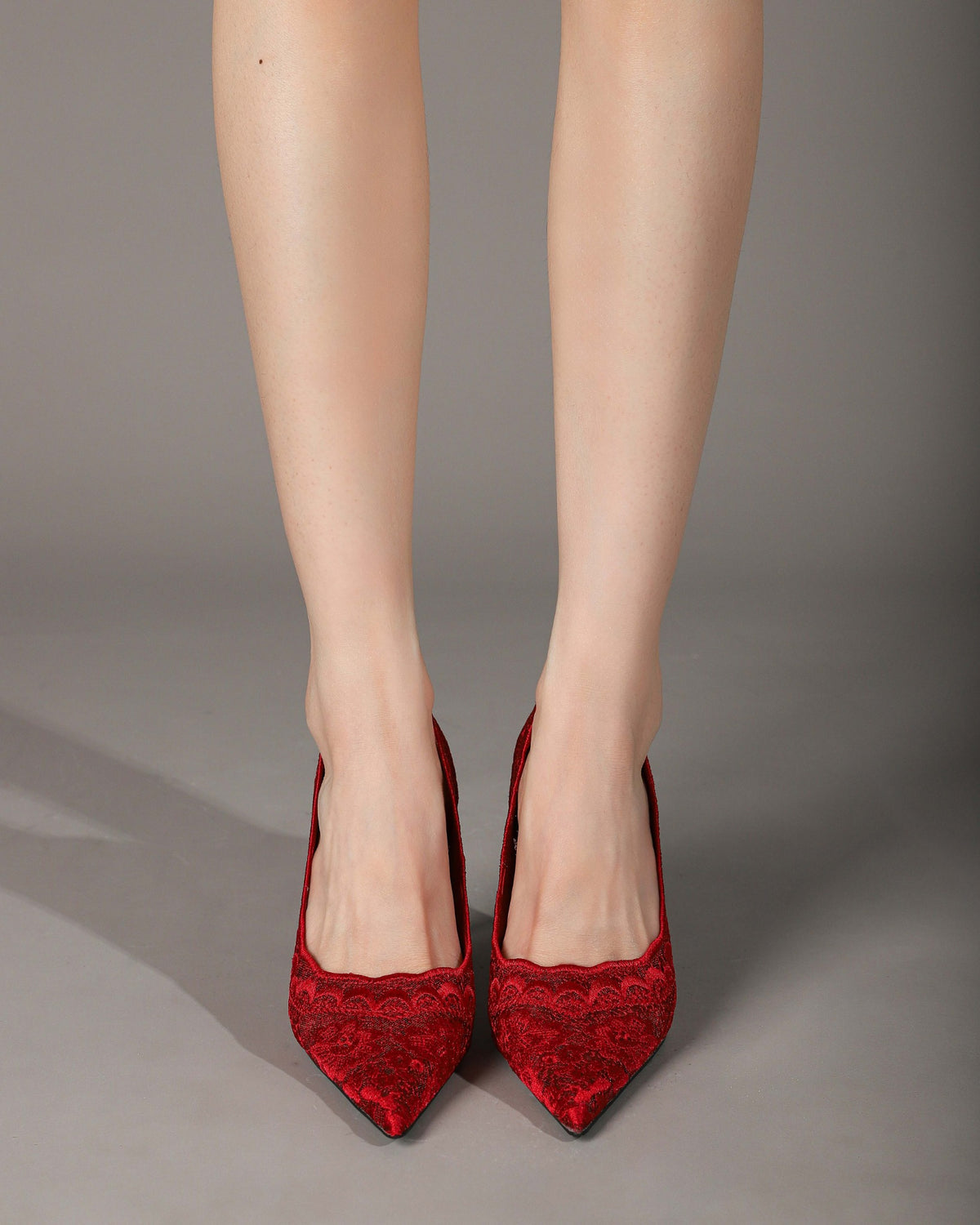 Red lace pumps on feet 2
