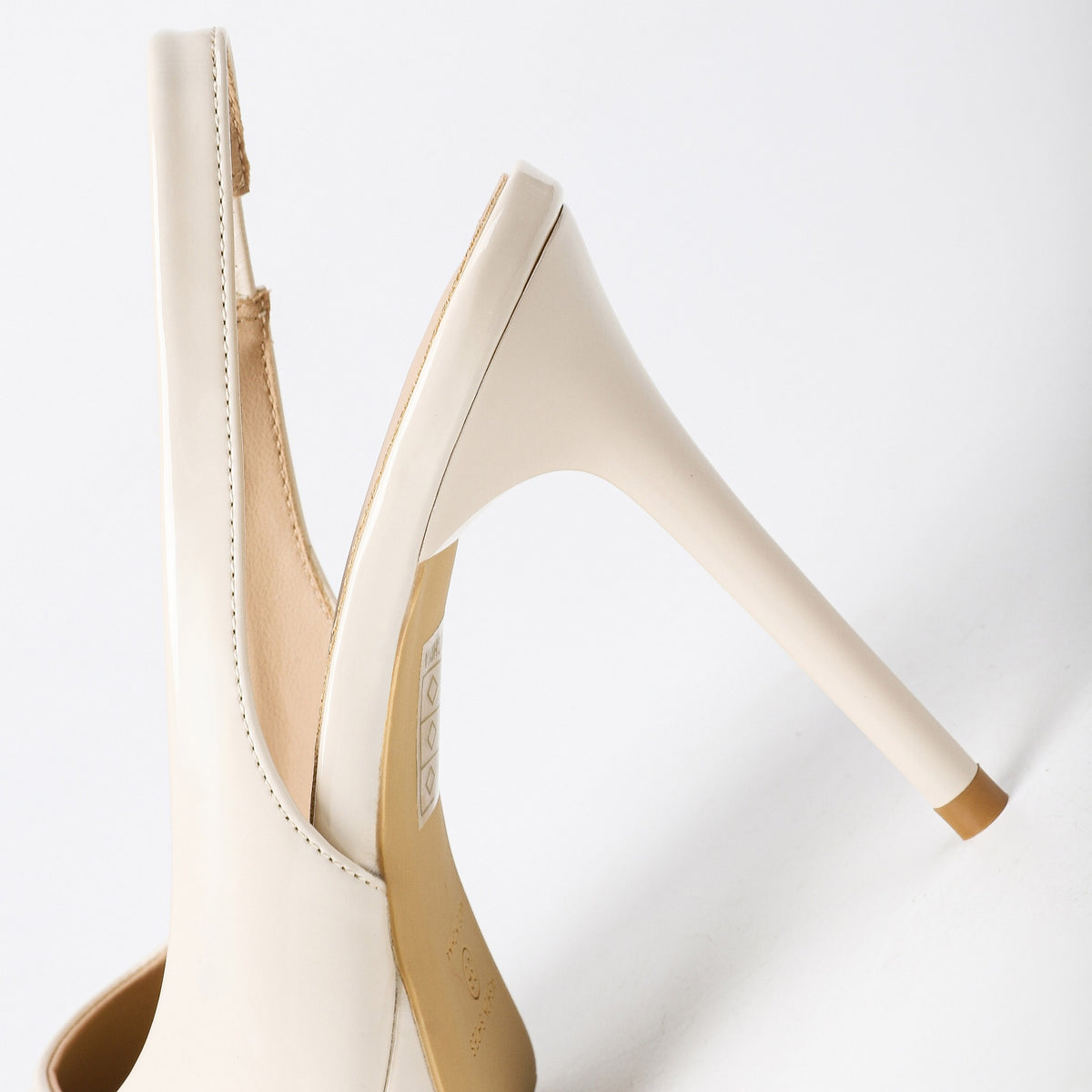Off-white slingback pumps heel detail