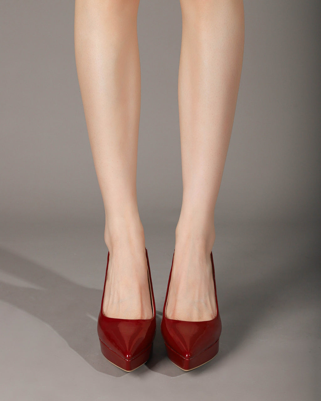 Wine Red pointed-toe pumps front on-foot view
