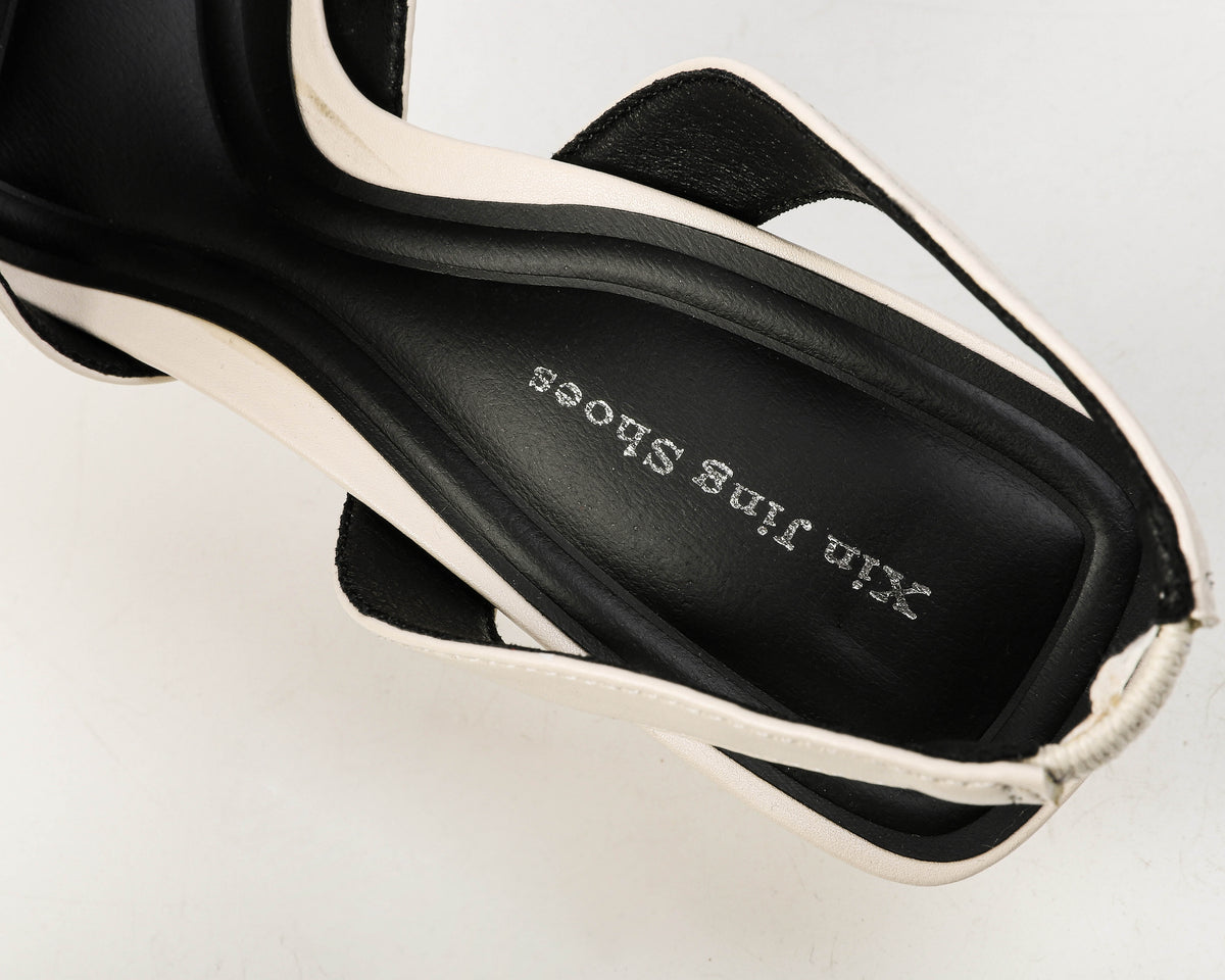 Contrast Footbed & Trim